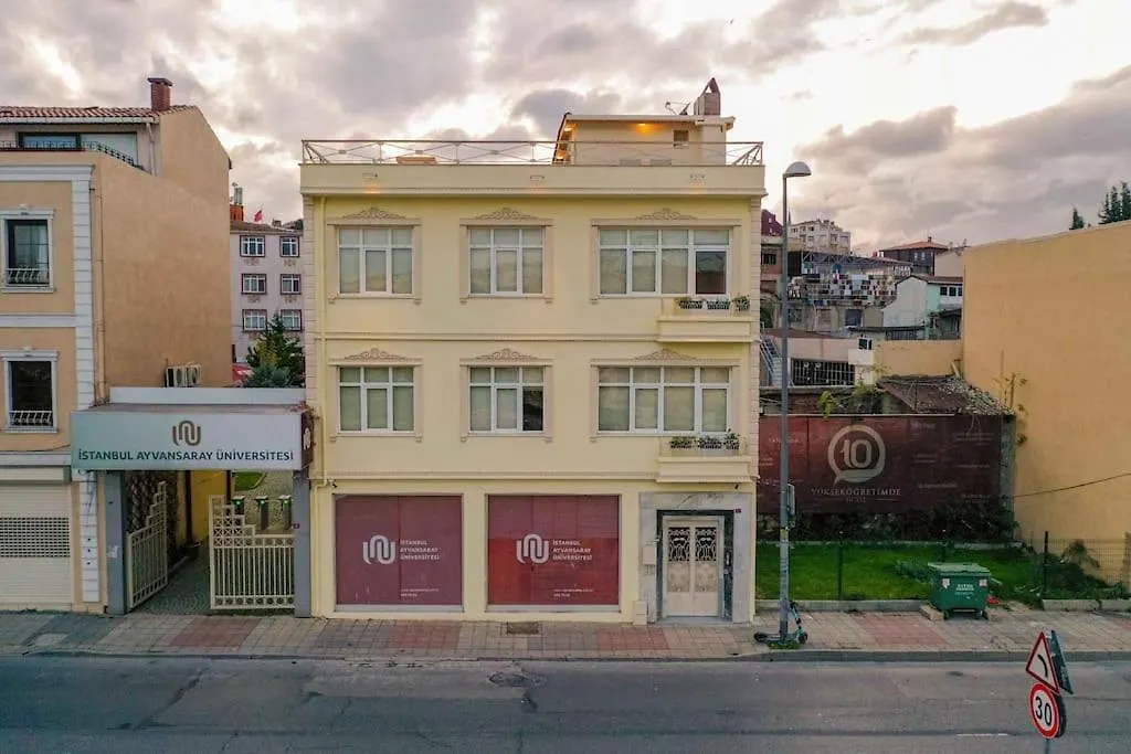 Waterfront Apartment By The Tram - Terrace With Dome & Golden Horn View In Fatih İstanbul