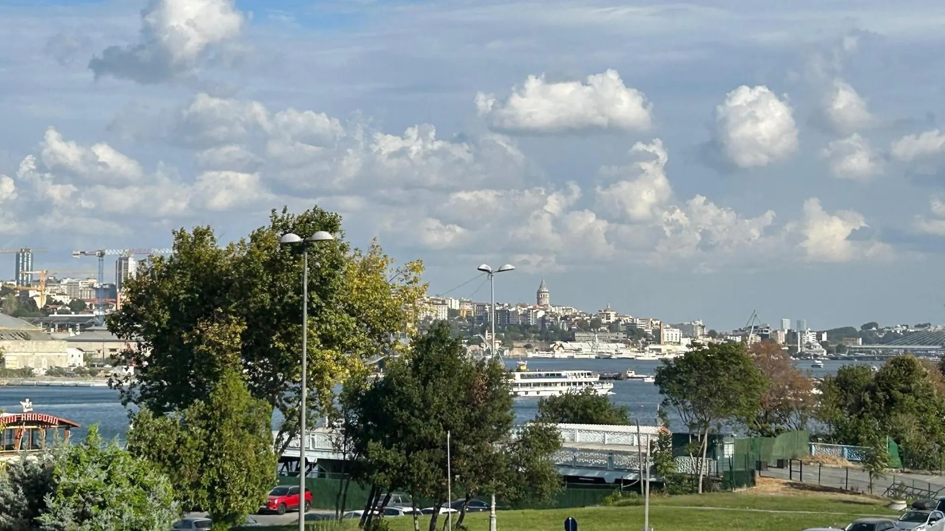 Waterfront Apartment By The Tram - Terrace With Dome & Golden Horn View In Fatih İstanbul Türkiye