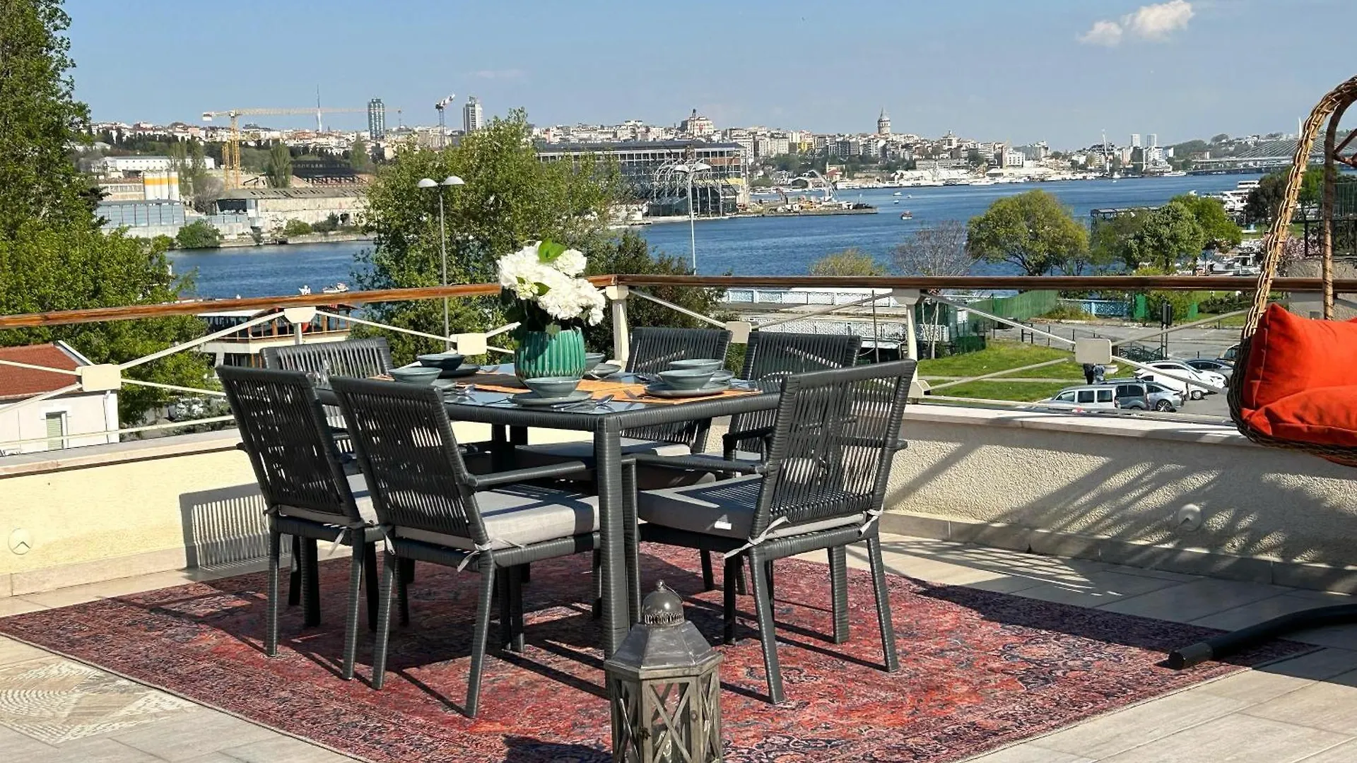 Waterfront Apartment By The Tram - Terrace With Dome & Golden Horn View In Fatih İstanbul Türkiye