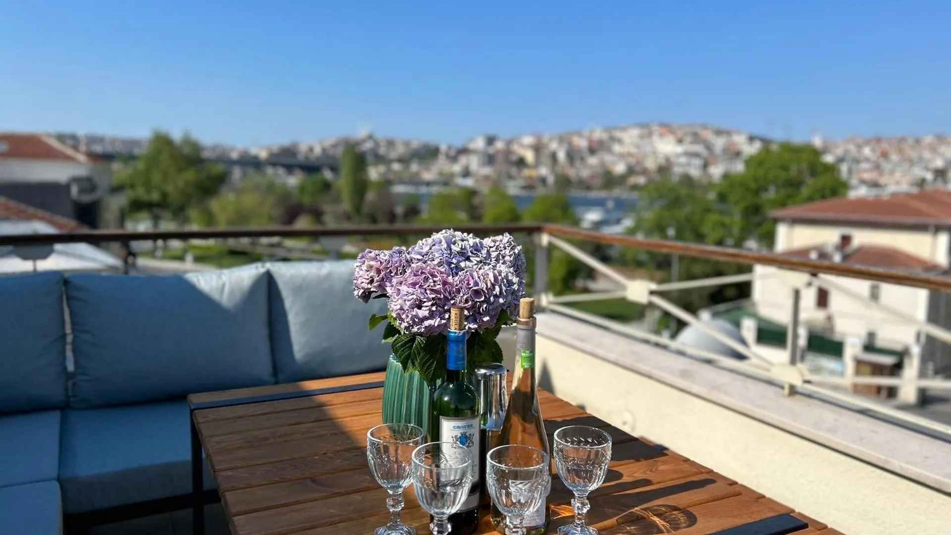 Waterfront Apartment By The Tram - Terrace With Dome & Golden Horn View In Fatih İstanbul
