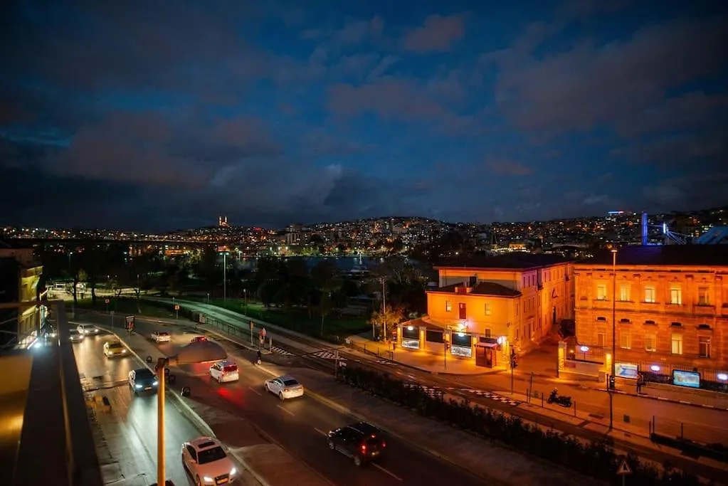 Waterfront Apartment By The Tram - Terrace With Dome & Golden Horn View In Fatih Istanbul Turkey