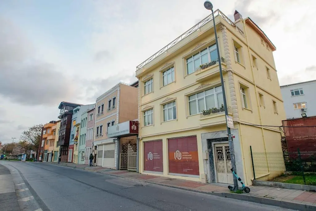Waterfront Apartment By The Tram - Terrace With Dome & Golden Horn View In Fatih Istanbul