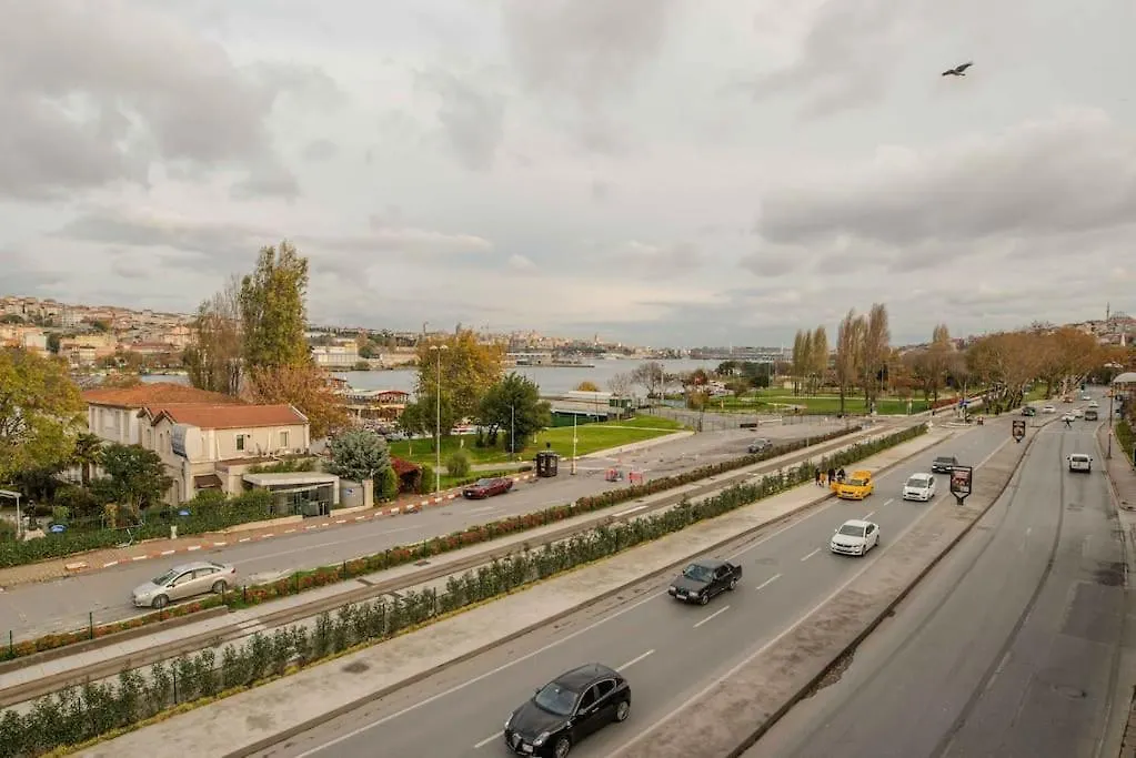 Waterfront Apartment By The Tram - Terrace With Dome & Golden Horn View In Fatih Istanbul 0*,