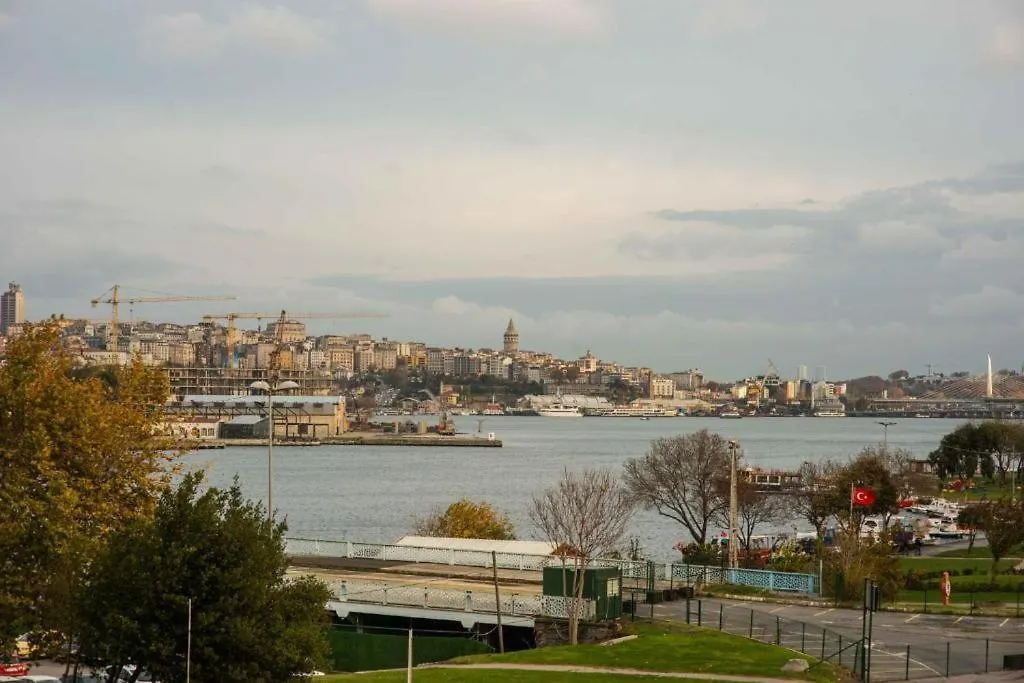 Waterfront Apartment By The Tram - Terrace With Dome & Golden Horn View In Fatih Istanbul Turkey