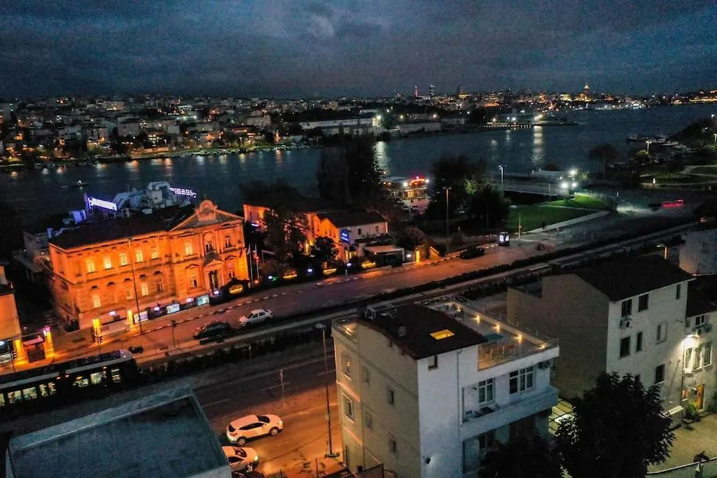 Waterfront Apartment By The Tram - Terrace With Dome & Golden Horn View In Fatih Istanbul