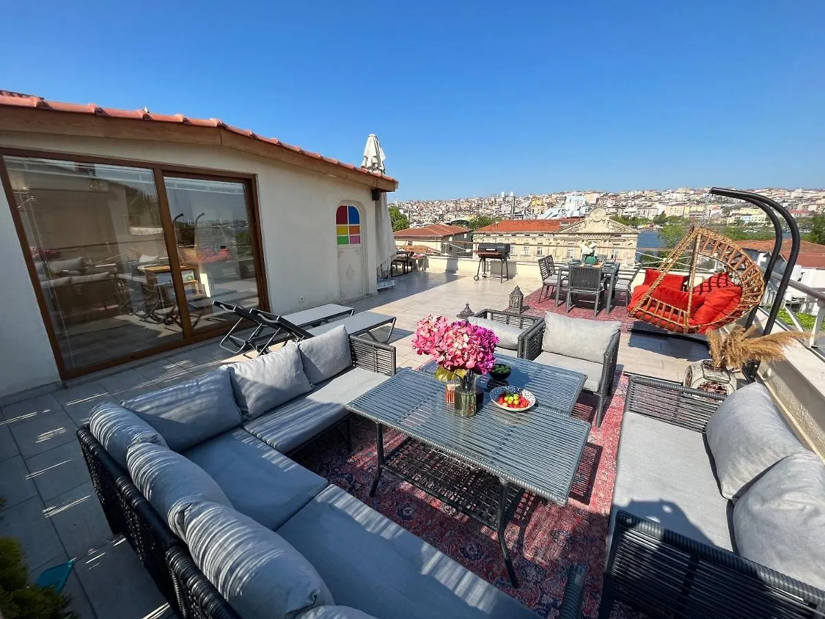 Waterfront Apartment By The Tram - Terrace With Dome & Golden Horn View In Fatih Istanbul
