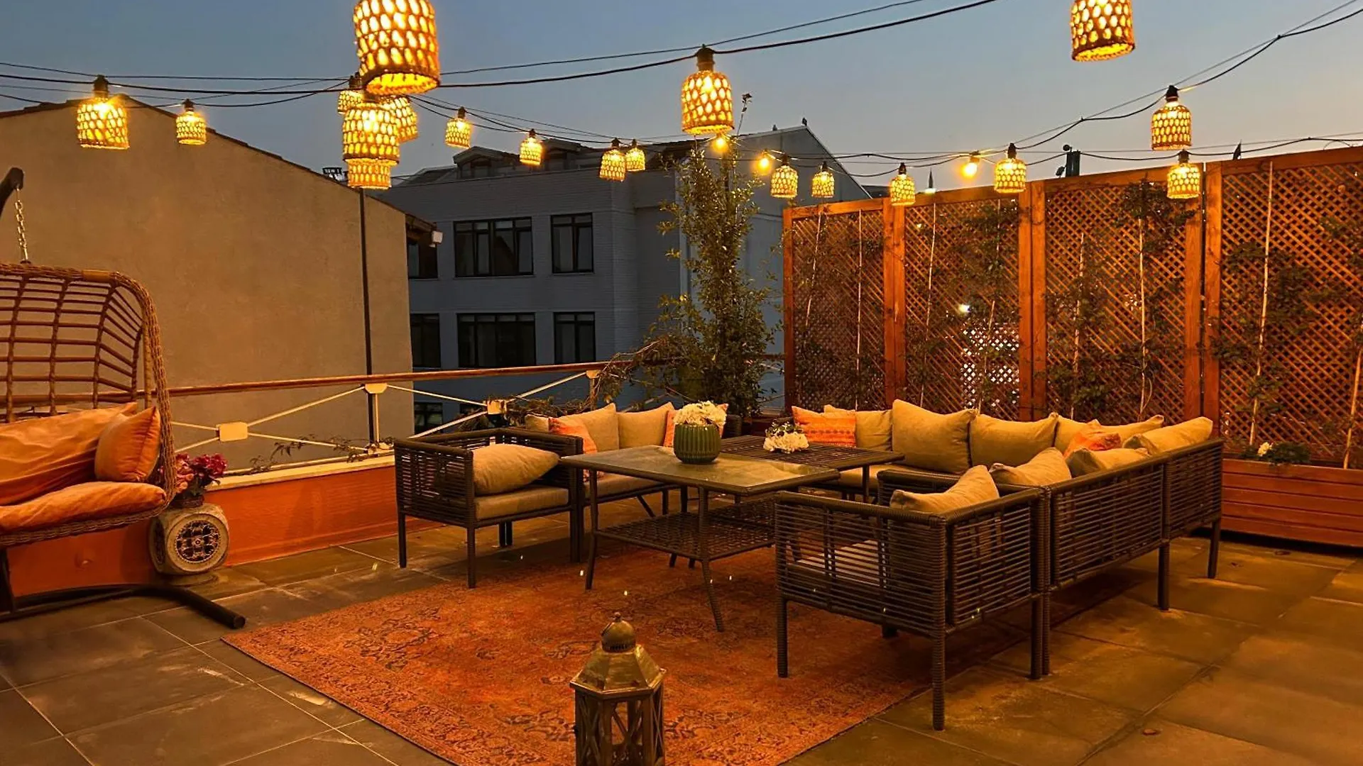 Waterfront Apartment By The Tram - Terrace With Dome & Golden Horn View In Fatih Istanbul