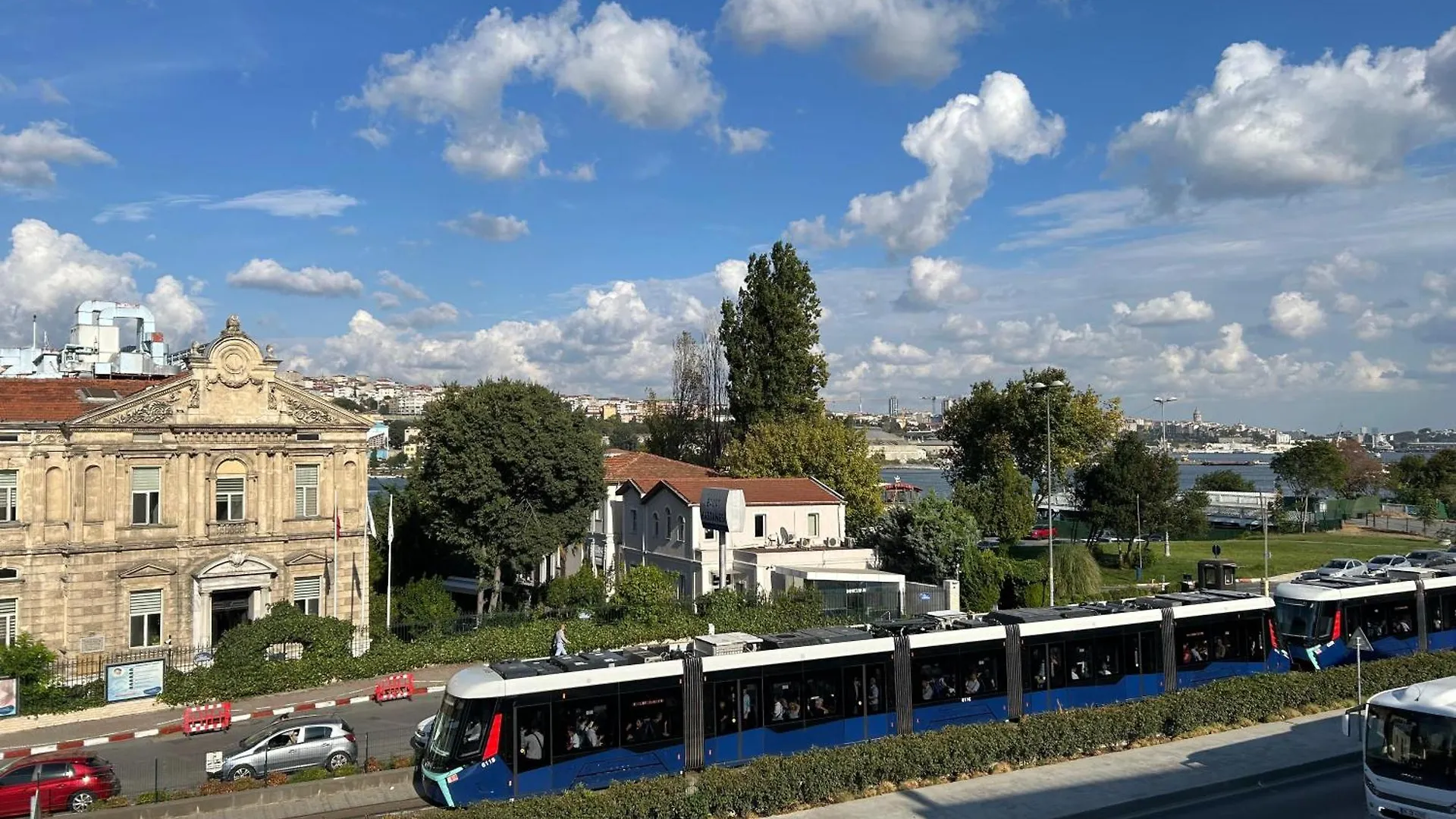 Waterfront Apartment By The Tram - Terrace With Dome & Golden Horn View In Fatih Istanbul