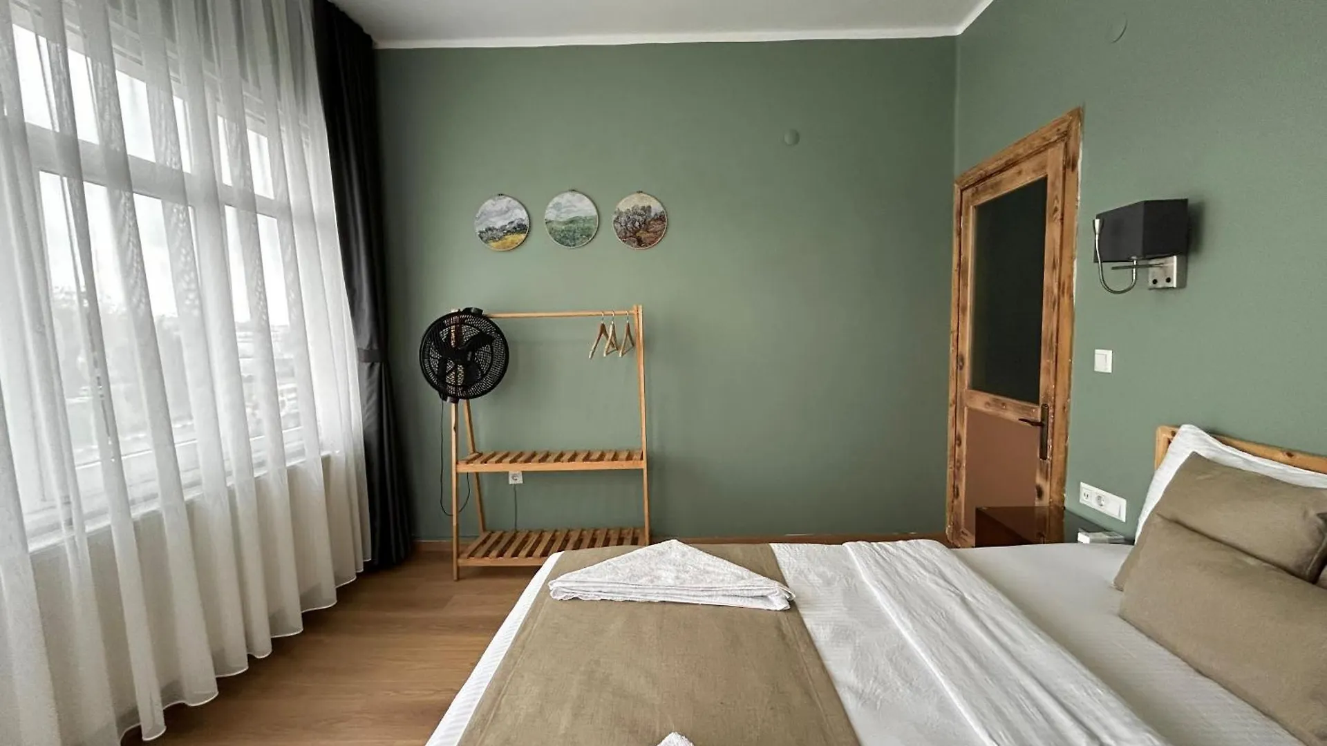 Waterfront Apartment By The Tram - Terrace With Dome & Golden Horn View In Fatih Istanbul