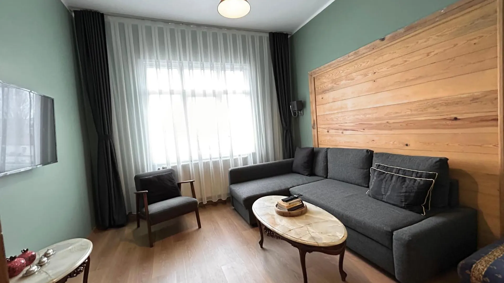 Waterfront Apartment By The Tram - Terrace With Dome & Golden Horn View In Fatih Istanbul